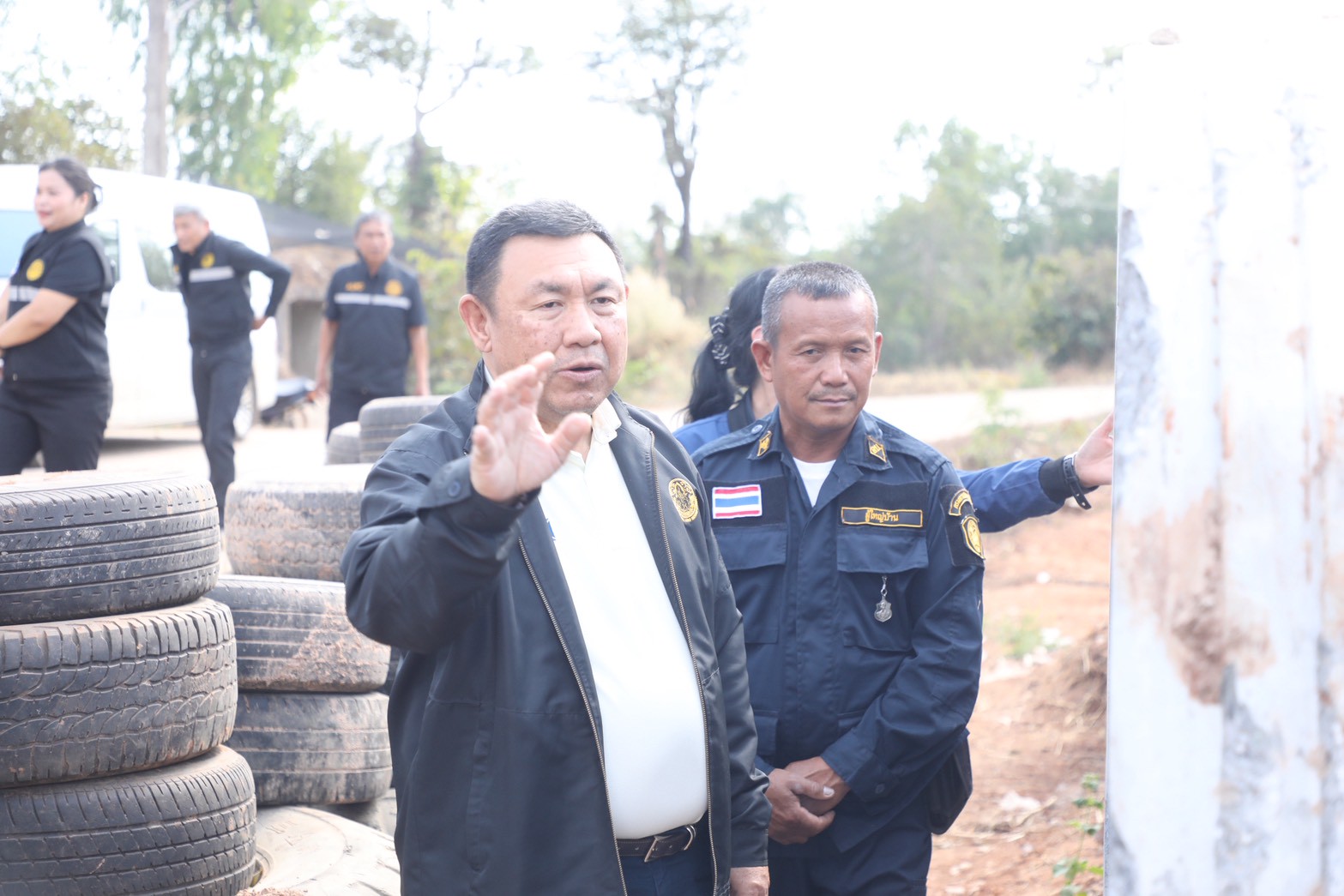 title - เลขาฯ ส.ป.ก. รุดให้กำลังใจพี่น้องเกษตรกรในเขตปฏิรูปที่ดินพื้นที่ชายแดนอุบลฯ ใกล้จุดสู้รบเพียง 7 กม.